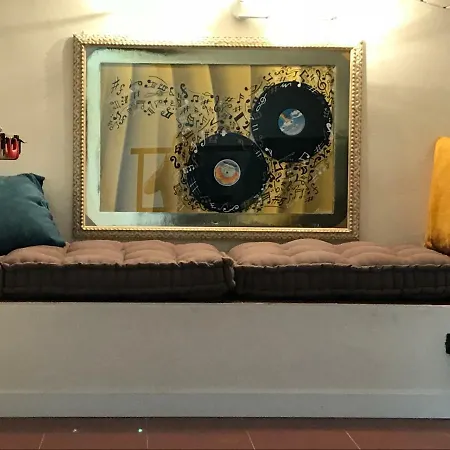 Mansarda57 アパート *